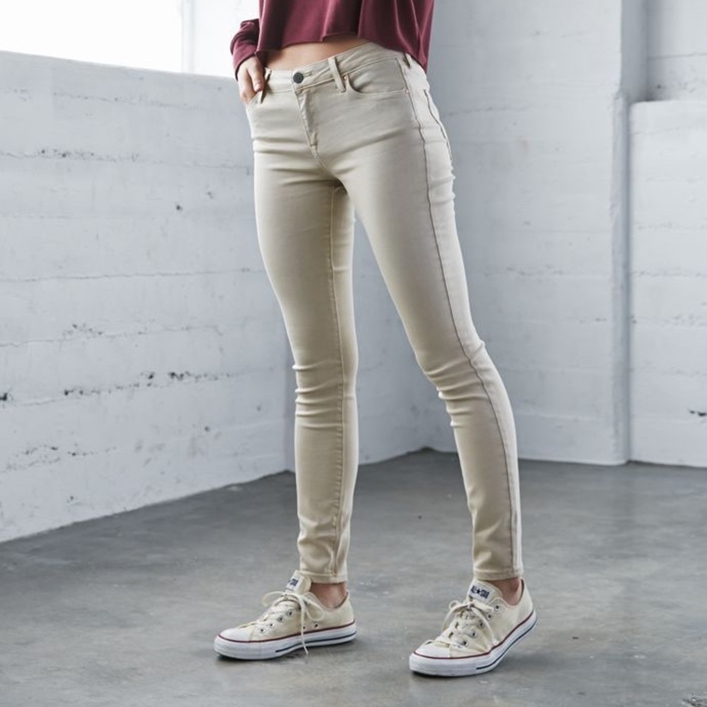 Bullhead Skinny Jeans (Cream-Colored)